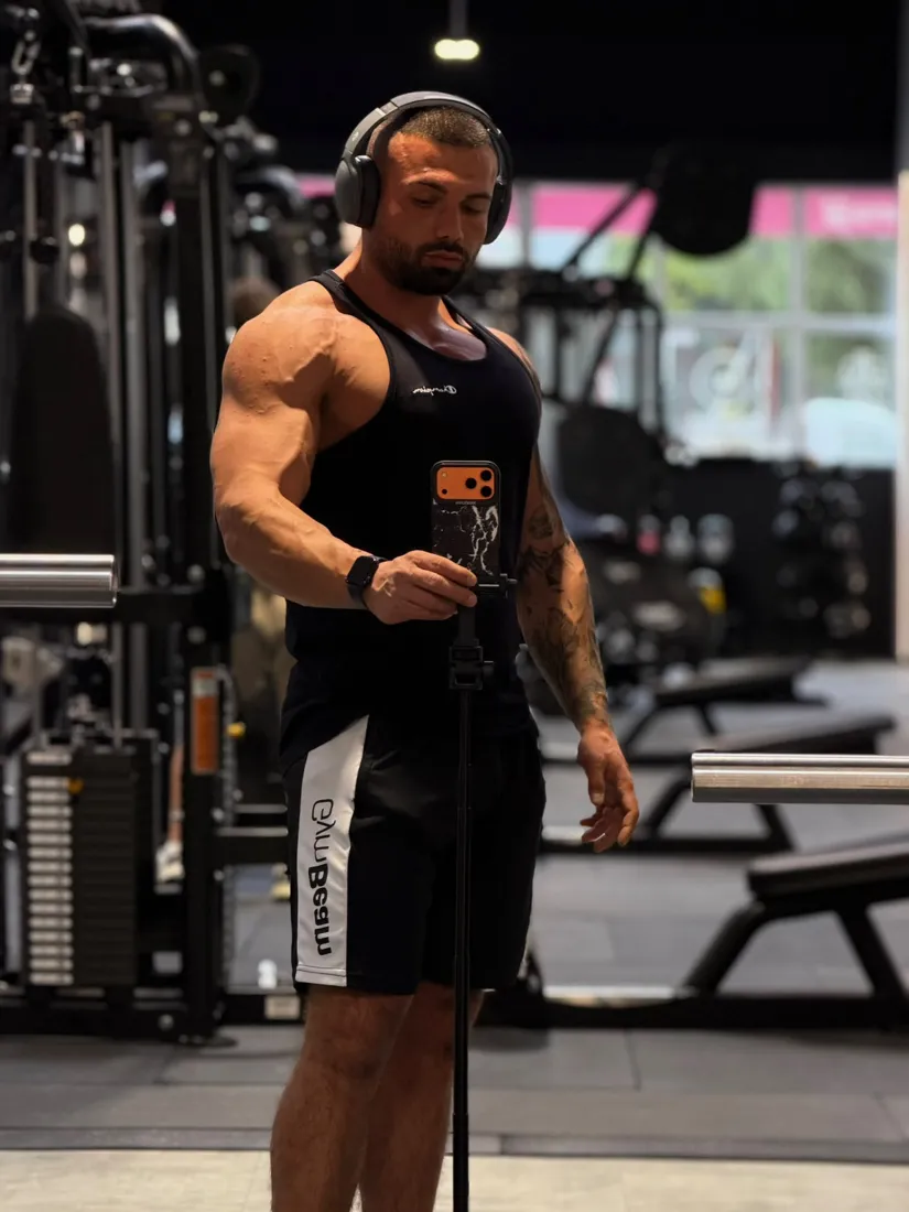 Dorian înregistrând un set